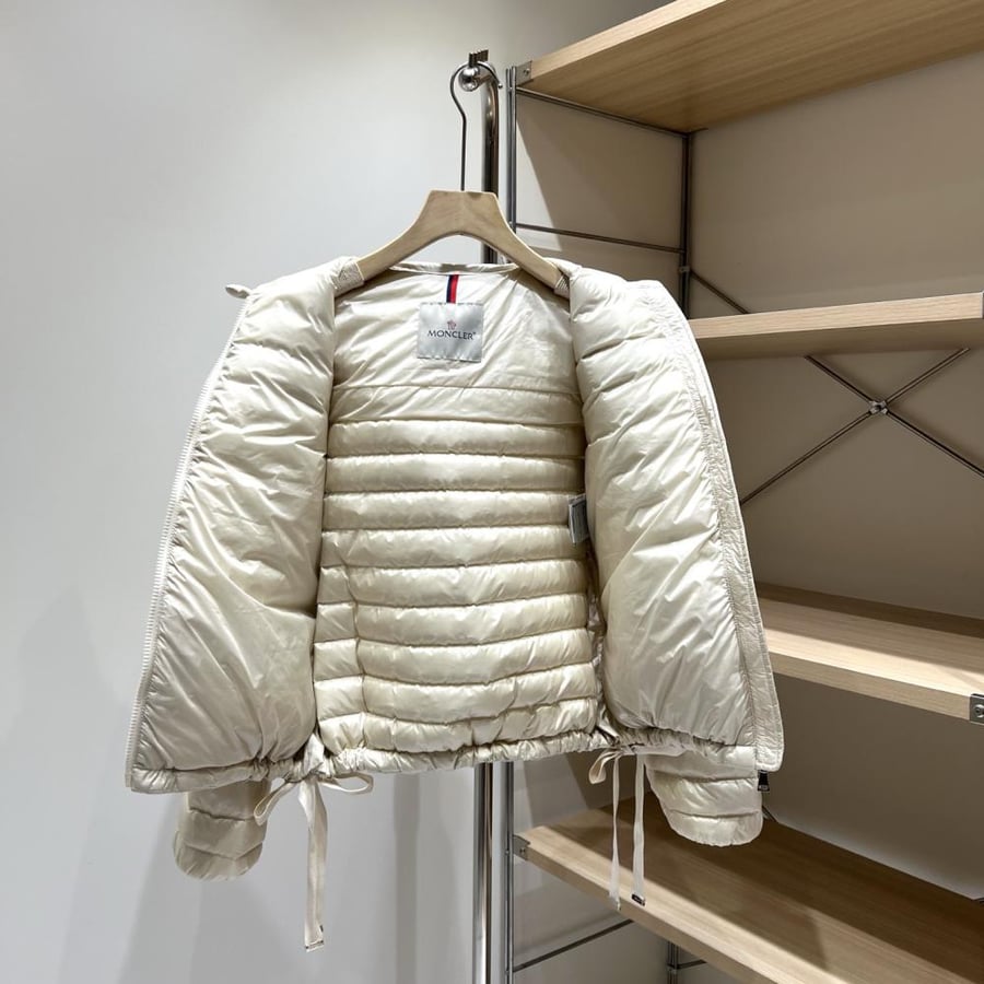 جاكيت Moncler