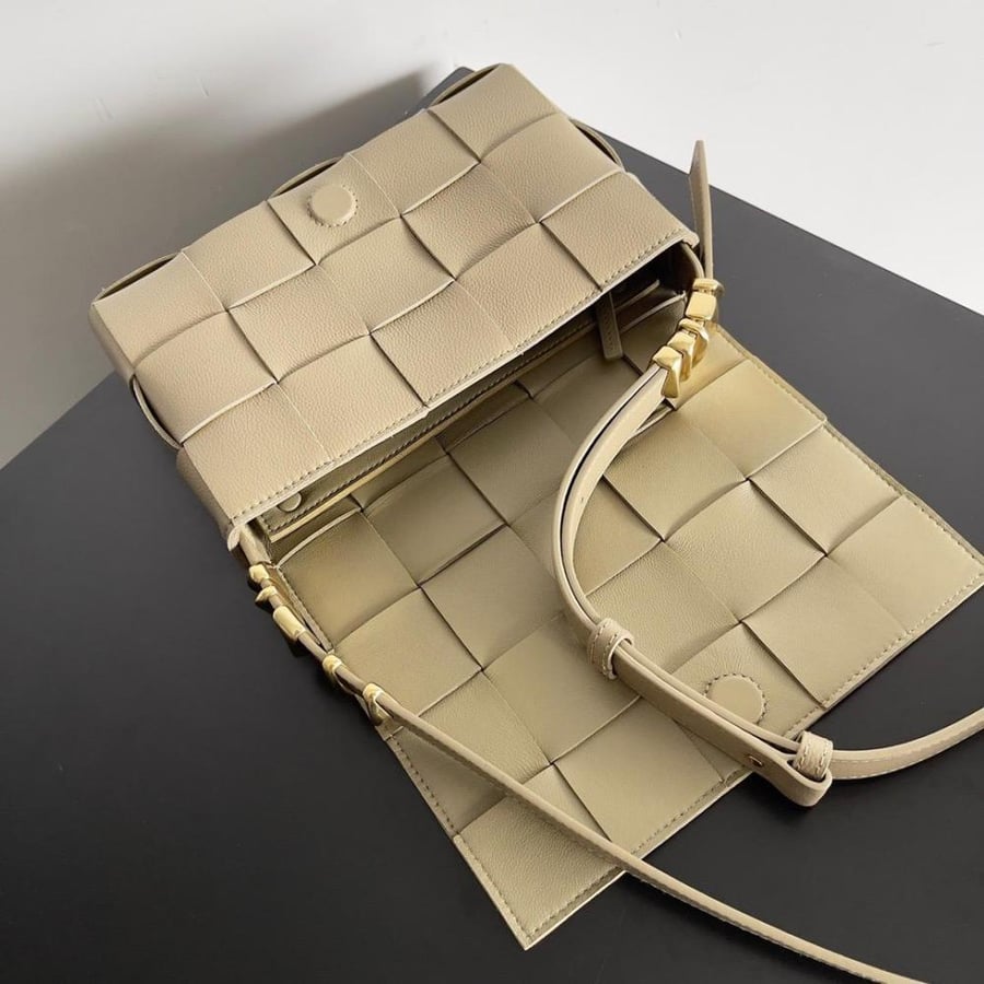 شنطة  بوتيغا Cassette مقاس 23cm