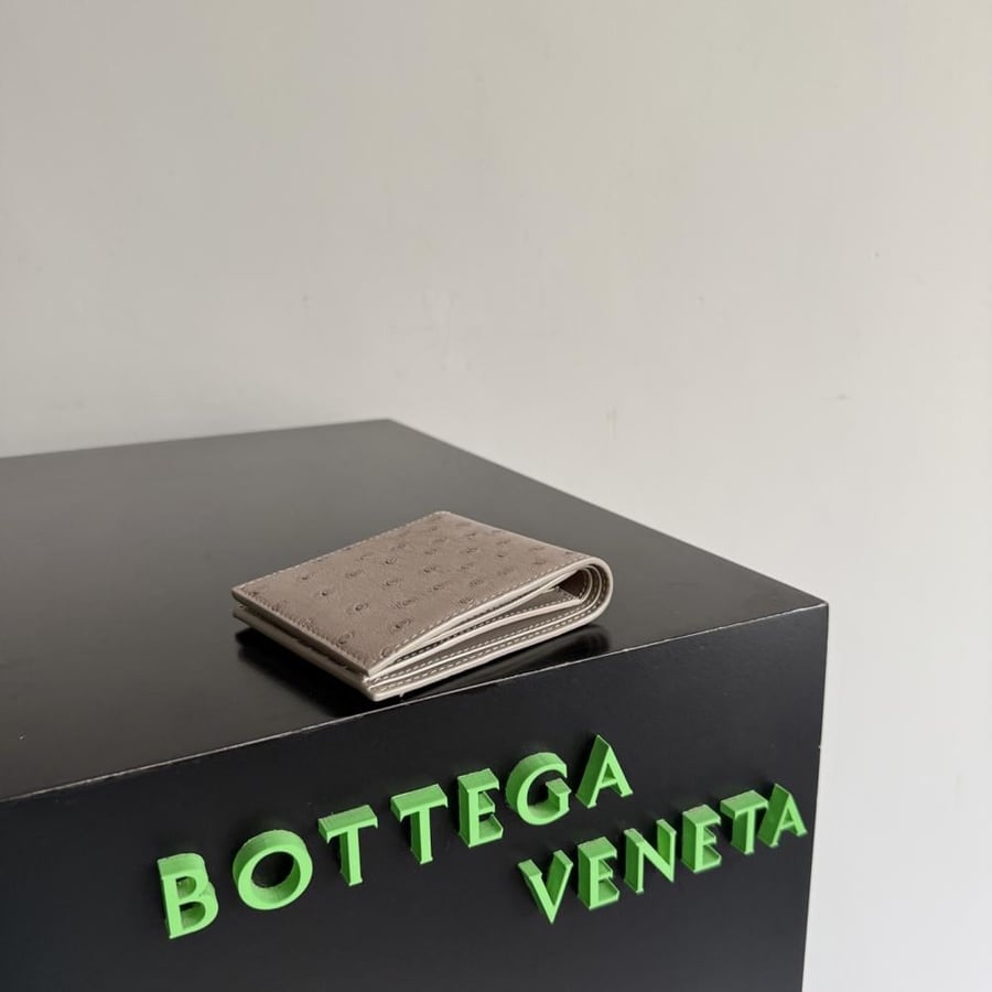 محفظة بوتيغا Ostrich Leathe bottega