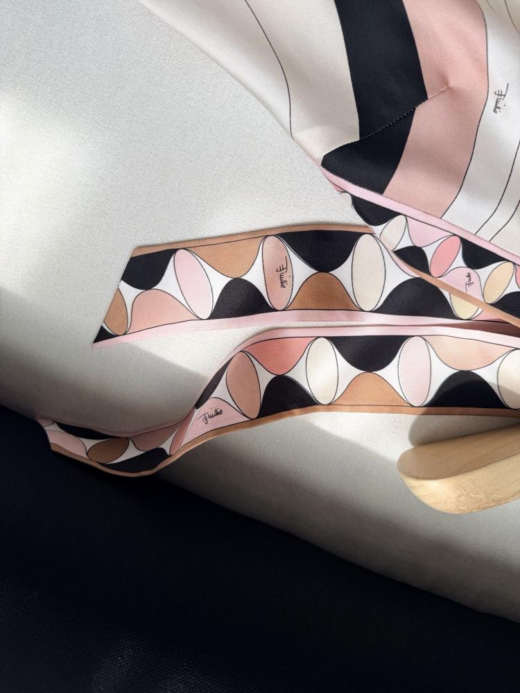توب Pucci.