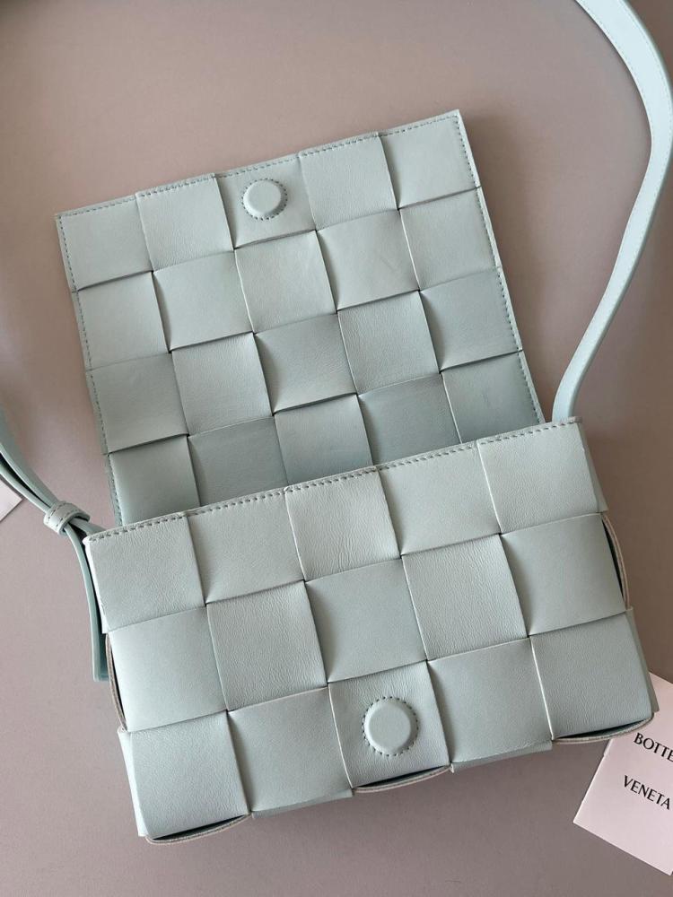 شنطة  بوتيغا Cassette مقاس 23cm