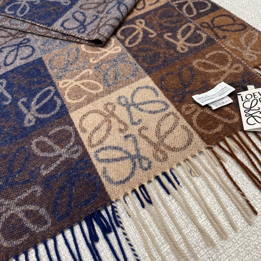 سكارف Loewe