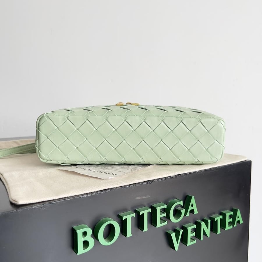 شنطة بوتيغا Bang Bang Vanity
