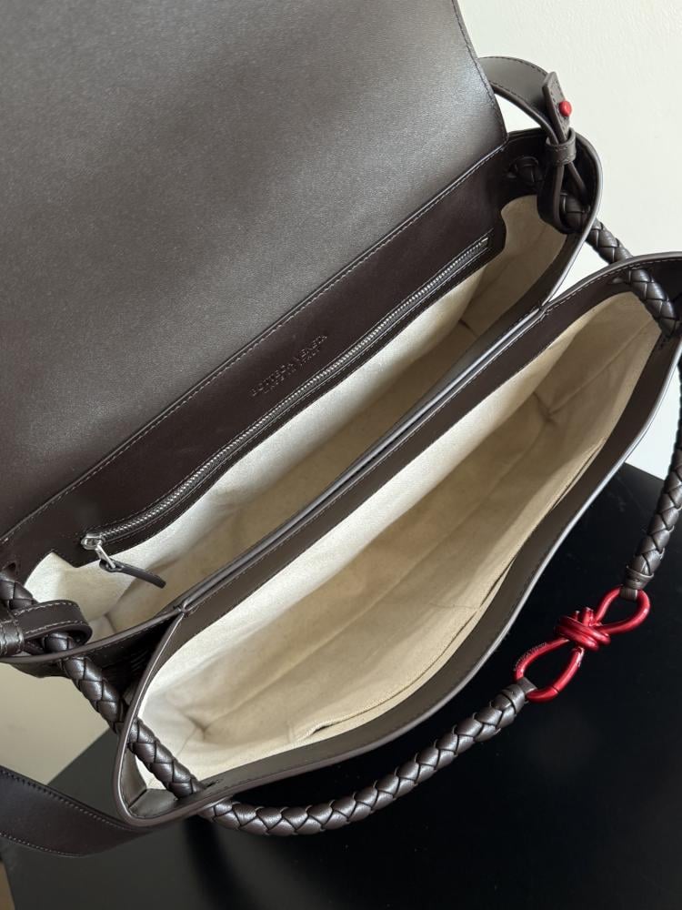شنطة بوتيغا Andiamo Shoulder Bag Bottega