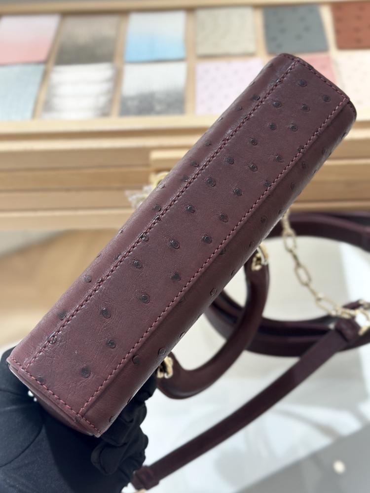 شنطة ديور Lady Ostrich Skin Dior مقاس 22cm