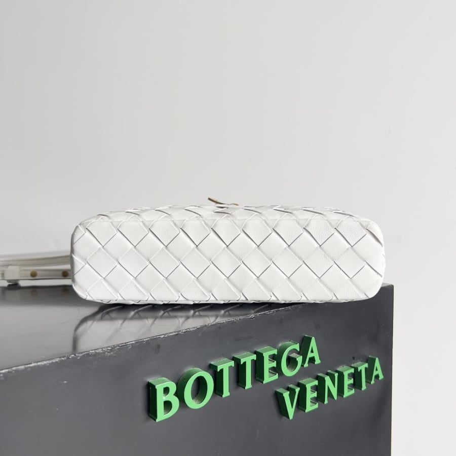 شنطة بوتيغا Bang Bang Vanity