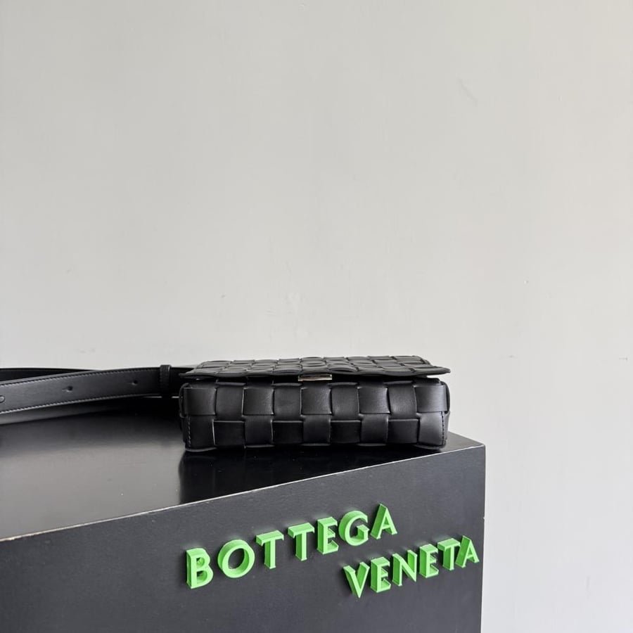 شنطة بوتيغا Orto Messenger Bottega