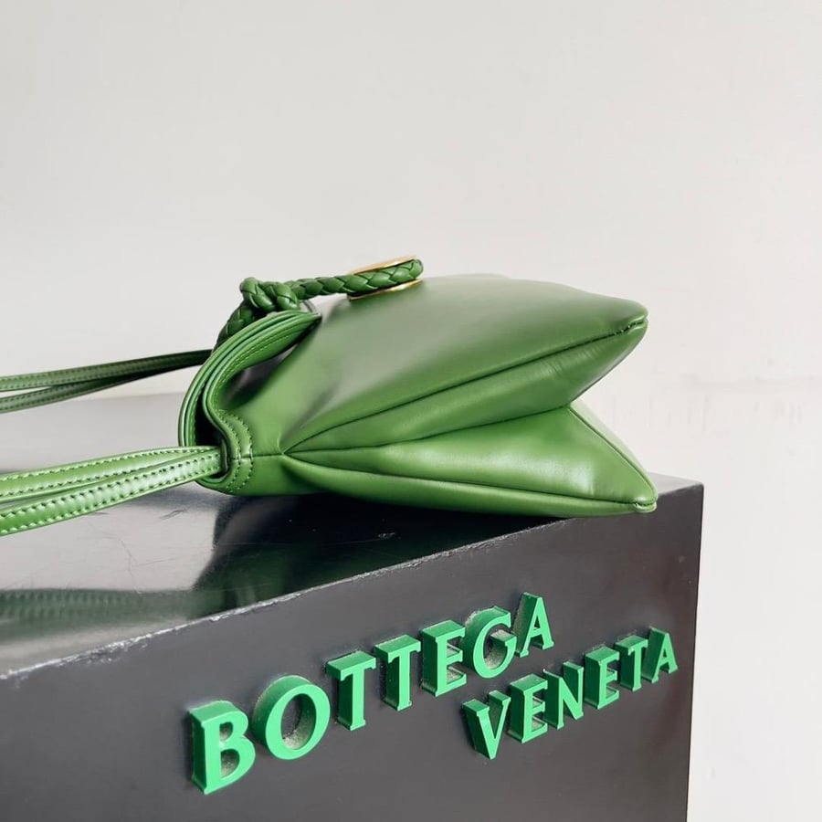 شنطة بوتيغا Winter Liberta مقاس 27cm