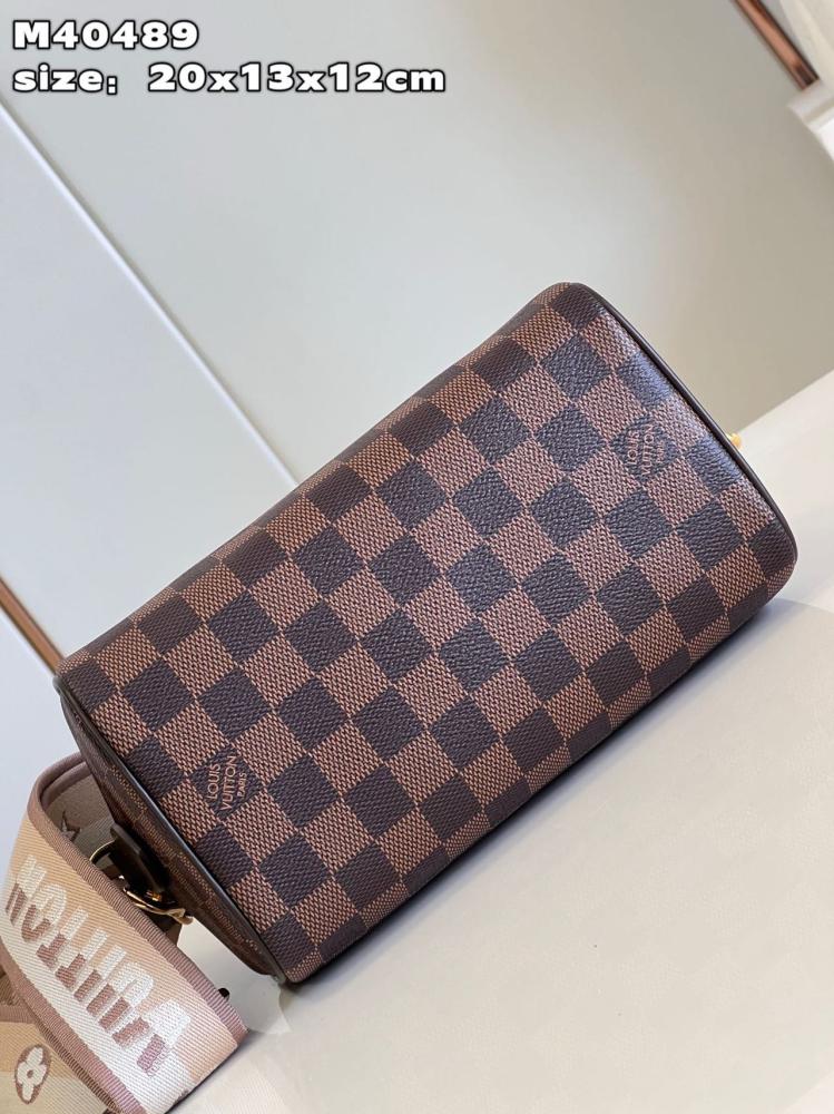 شنطة لويس فيتون Speedy Bandoulière مقاس 20