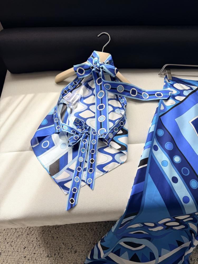 توب Pucci.
