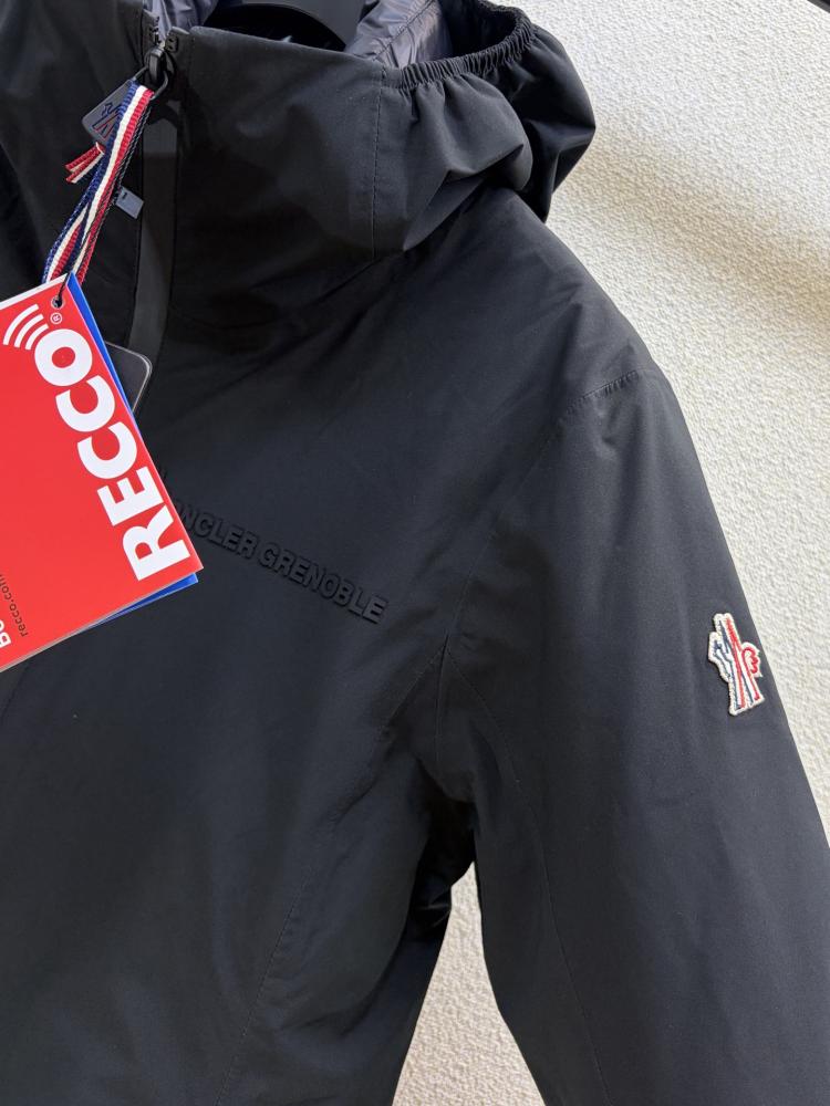 جاكيت Moncler
