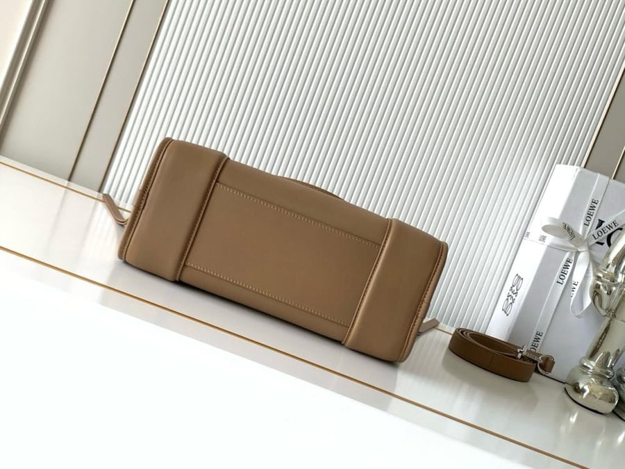 شنطة لويفي Amazona Loewe