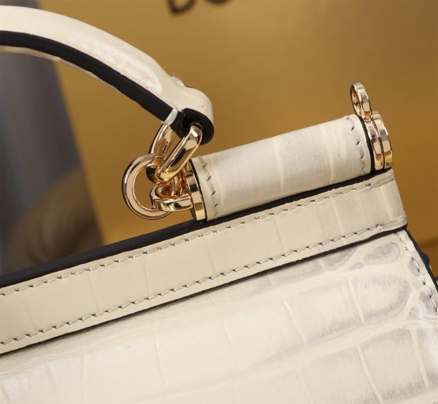. شنطة دولتشي اند غابانا  Small Sicily handbag