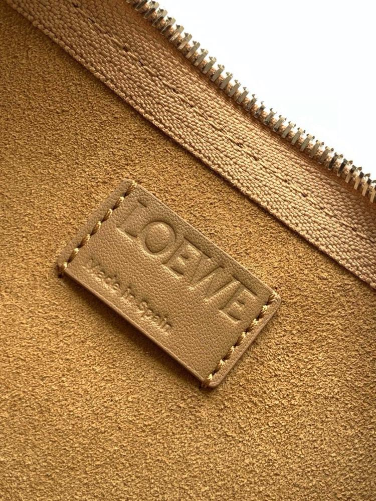 شنطة لويفي Joya Loewe