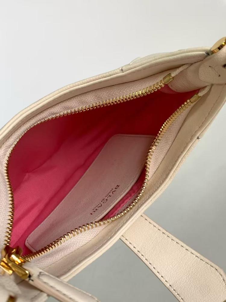 شنطة بولغاري SERPENTINE ELLIPSE   مقاس 19.5cm