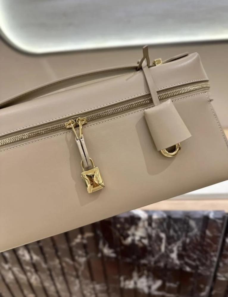 شنطة لورو بيانا Extra Clutch Lora piana مقاس 29 cm
