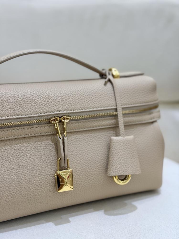 شنطة لورو بيانا Extra Softy Lora piana مقاس 29 cm