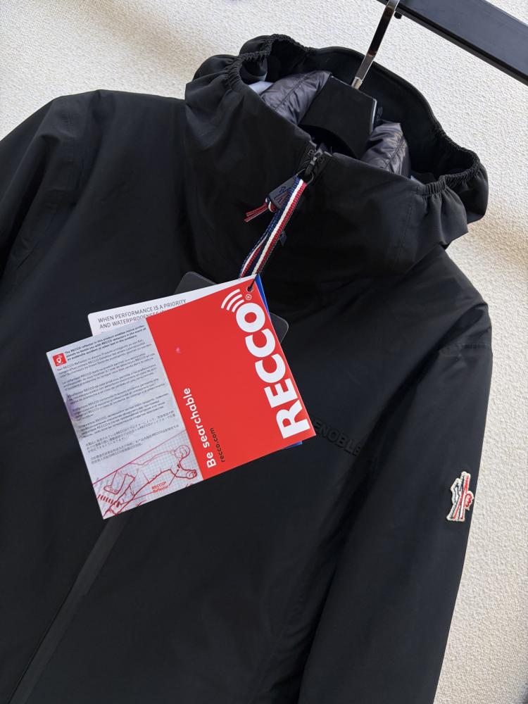 جاكيت Moncler