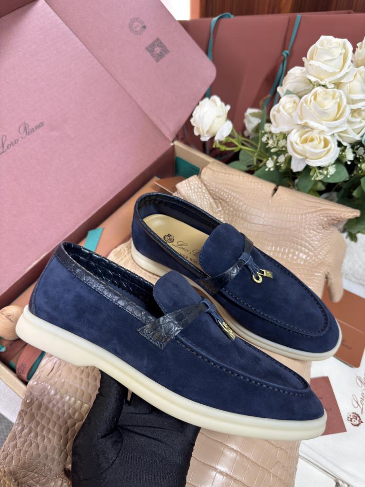 حذاء فلات لورو بيانا Crocodile leather