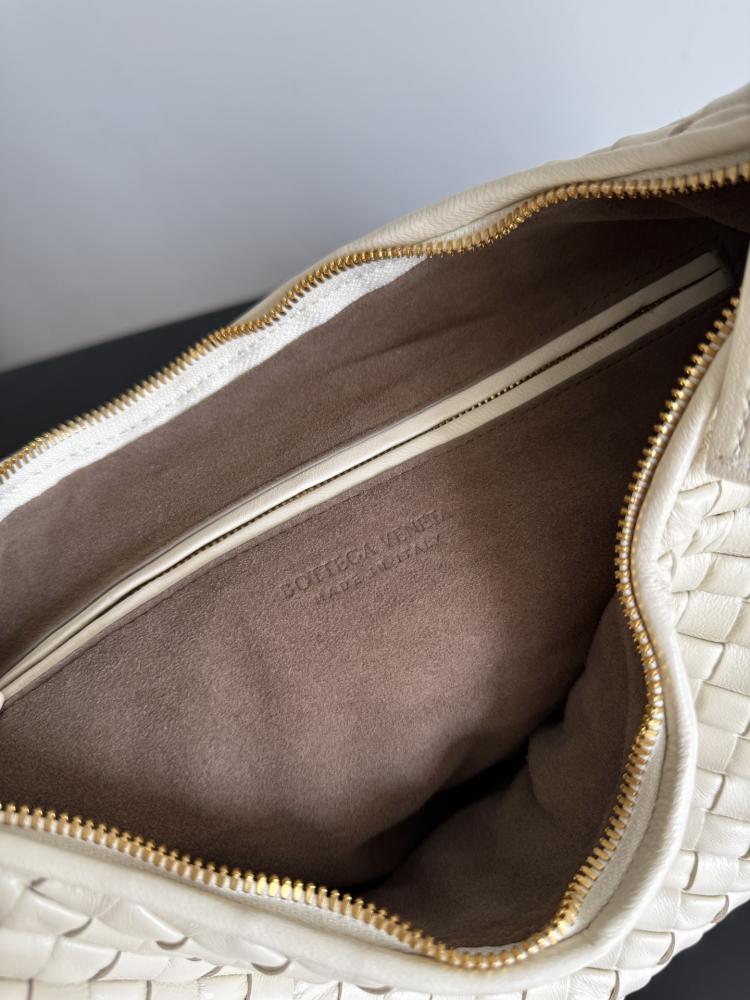 شنطة بوتيغا Medium Bottega