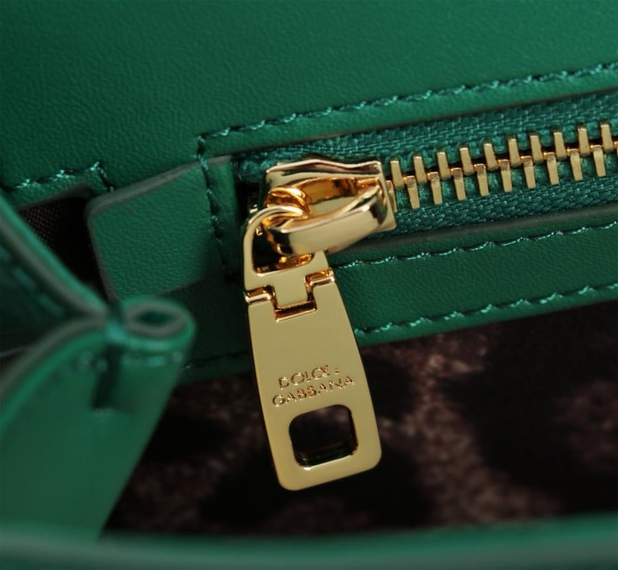 شنطة دولتشي اند غابانا Elongated Sicily handbag