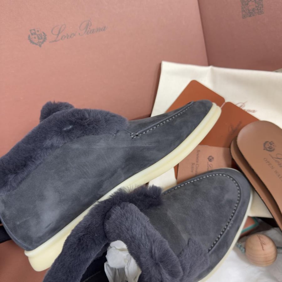 حذاء فلات لورو بيانا High top fur