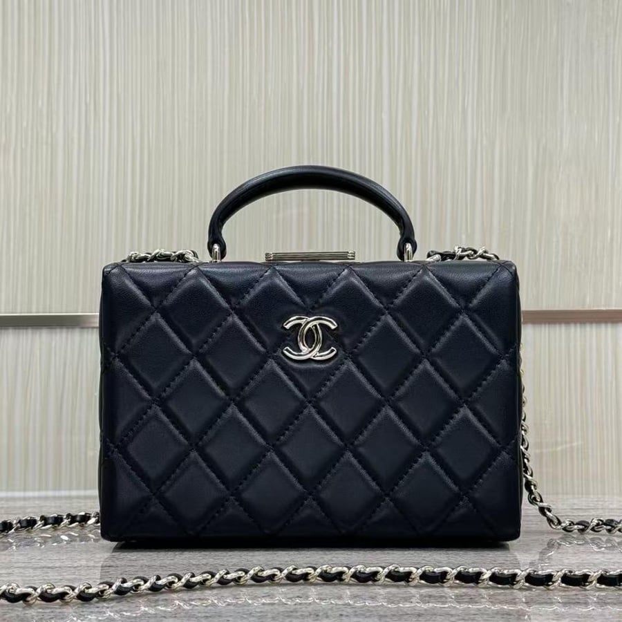 شنطة شانيل SMALL BOX BAG مقاس 18cm