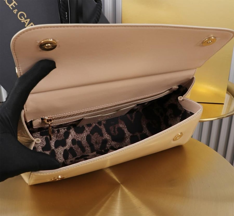 شنطة دولتشي اند غابانا Elongated Sicily handbag