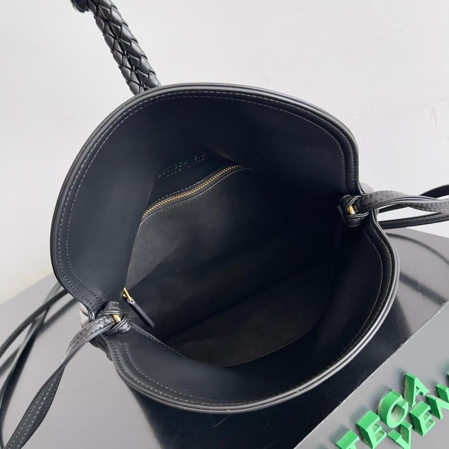 شنطة بوتيغا Winter Liberta مقاس 27cm