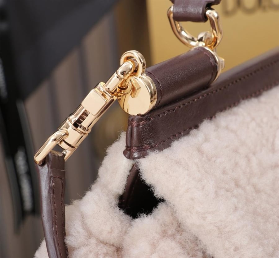 . شنطة دولتشي اند غابانا Medium Sicily handbag