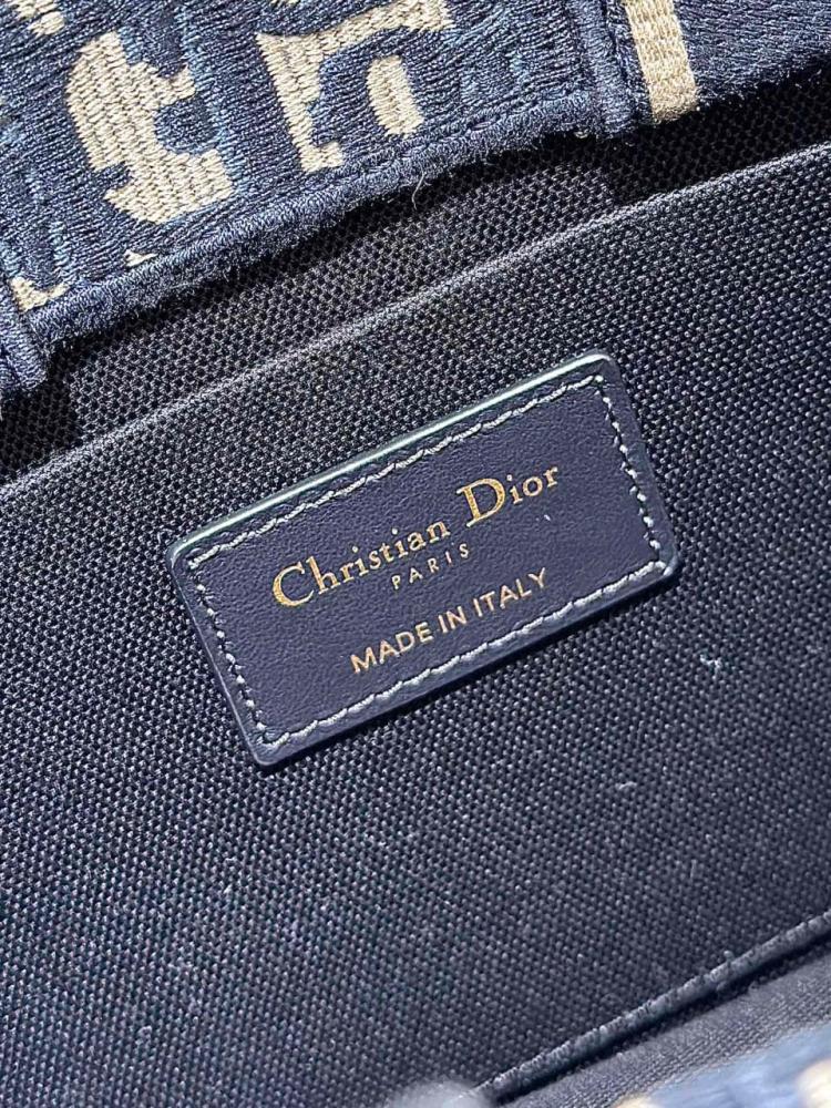 شنطة ديور Small Dior Book Tote مقاس 27cm