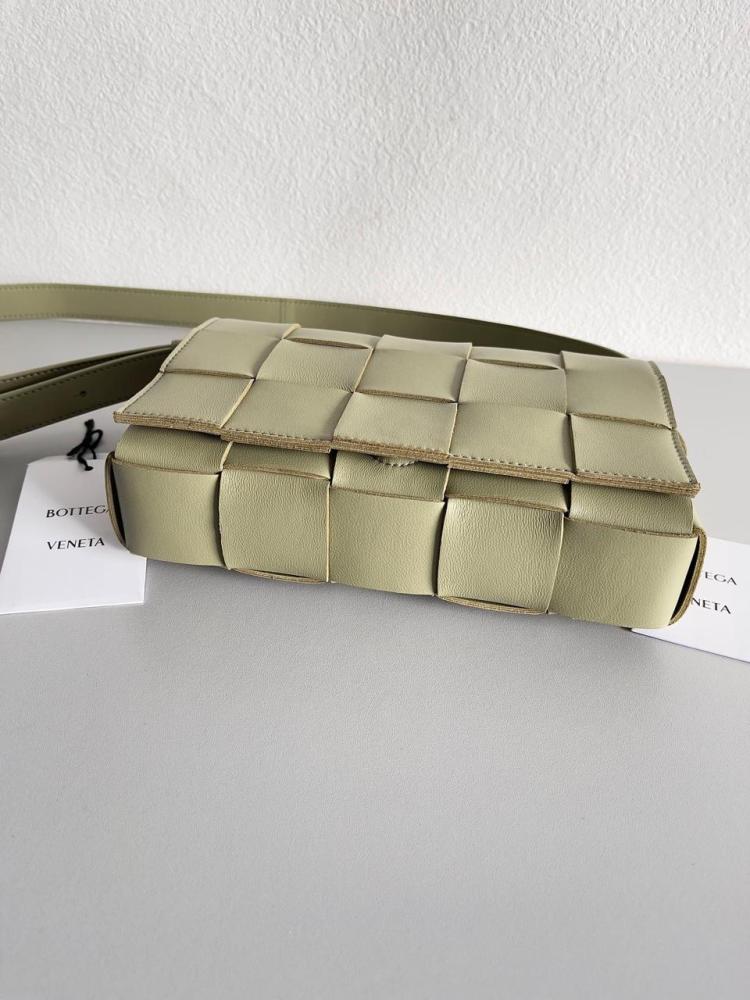 شنطة  بوتيغا Cassette مقاس 23cm
