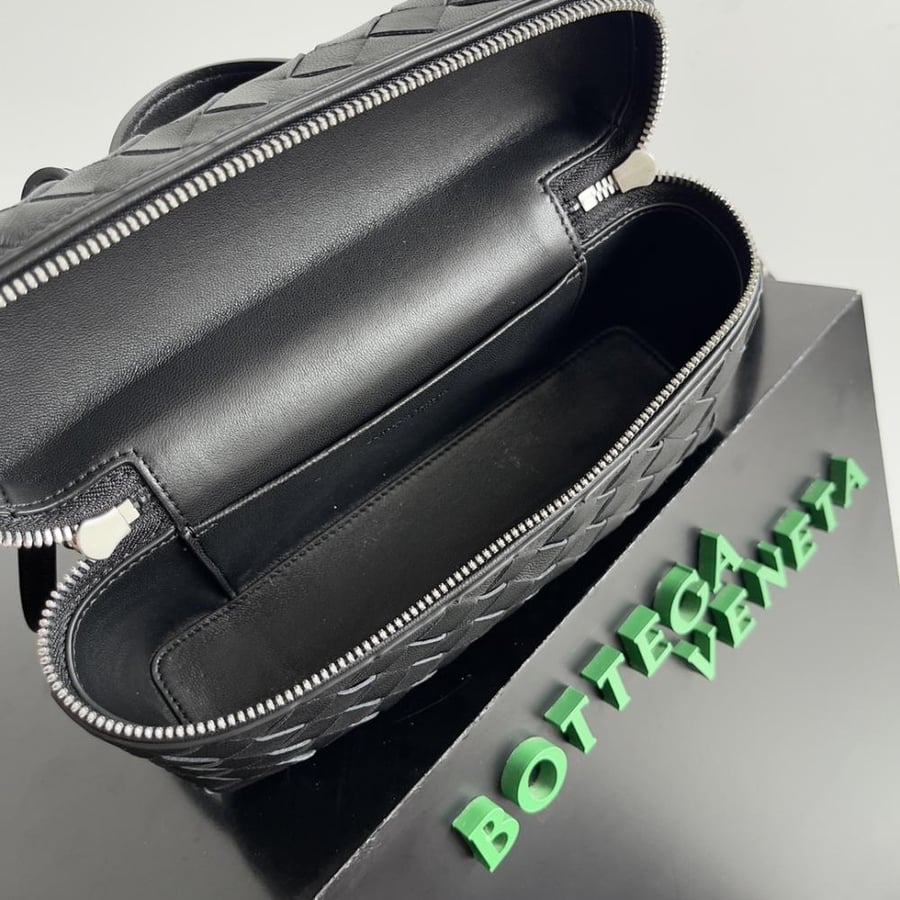 شنطة بوتيغا Bang Bang Vanity