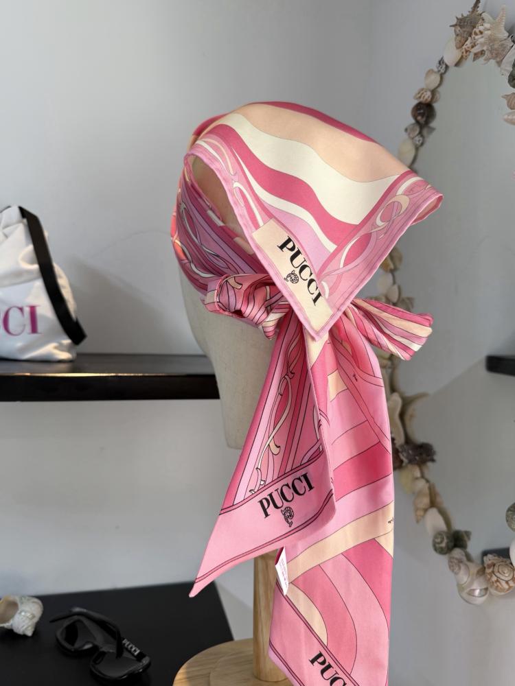 سكارف Pucci