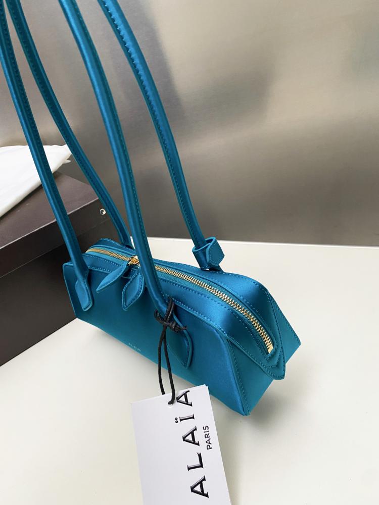 شنطة ALAIA