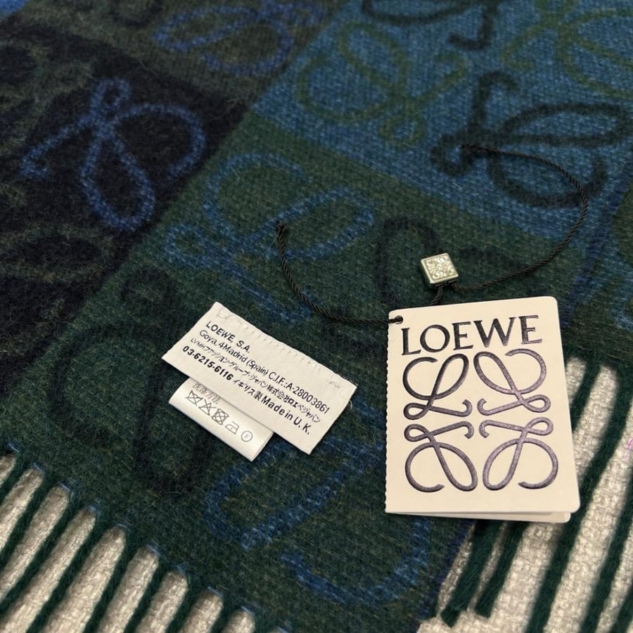 سكارف Loewe