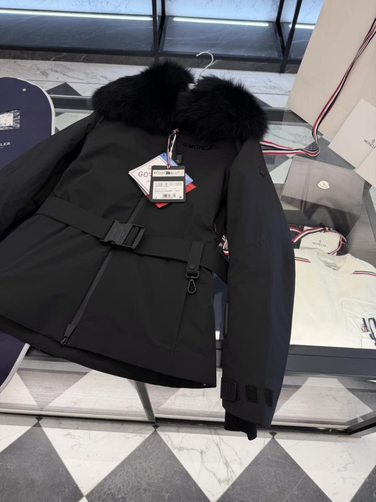 جاكيت Moncler