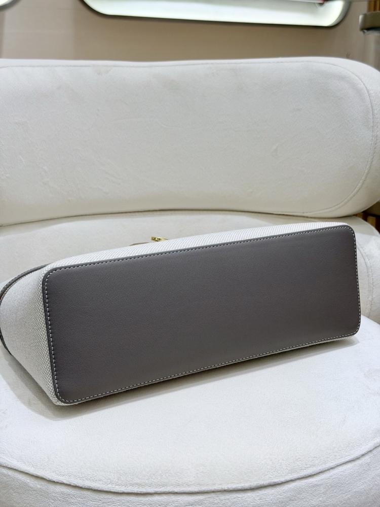 شنطة لورو بيانا Cowhide Lora piana مقاس 27 cm