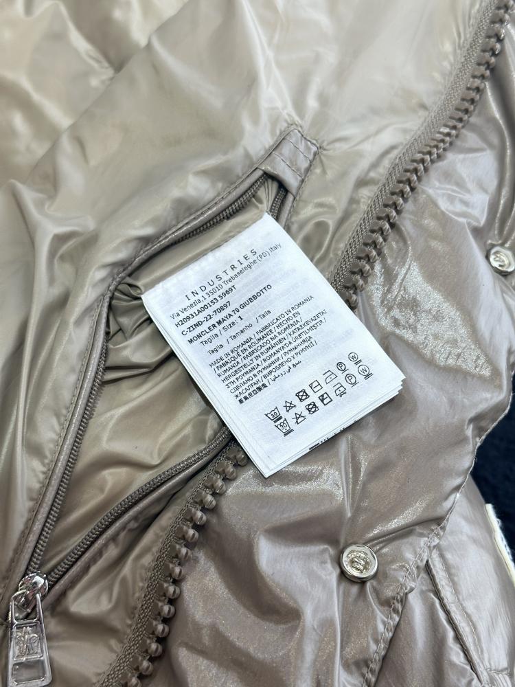 جاكيت Moncler