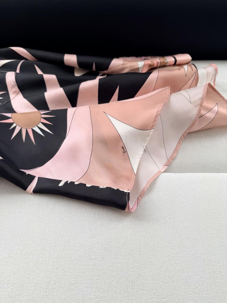 قميص Pucci.