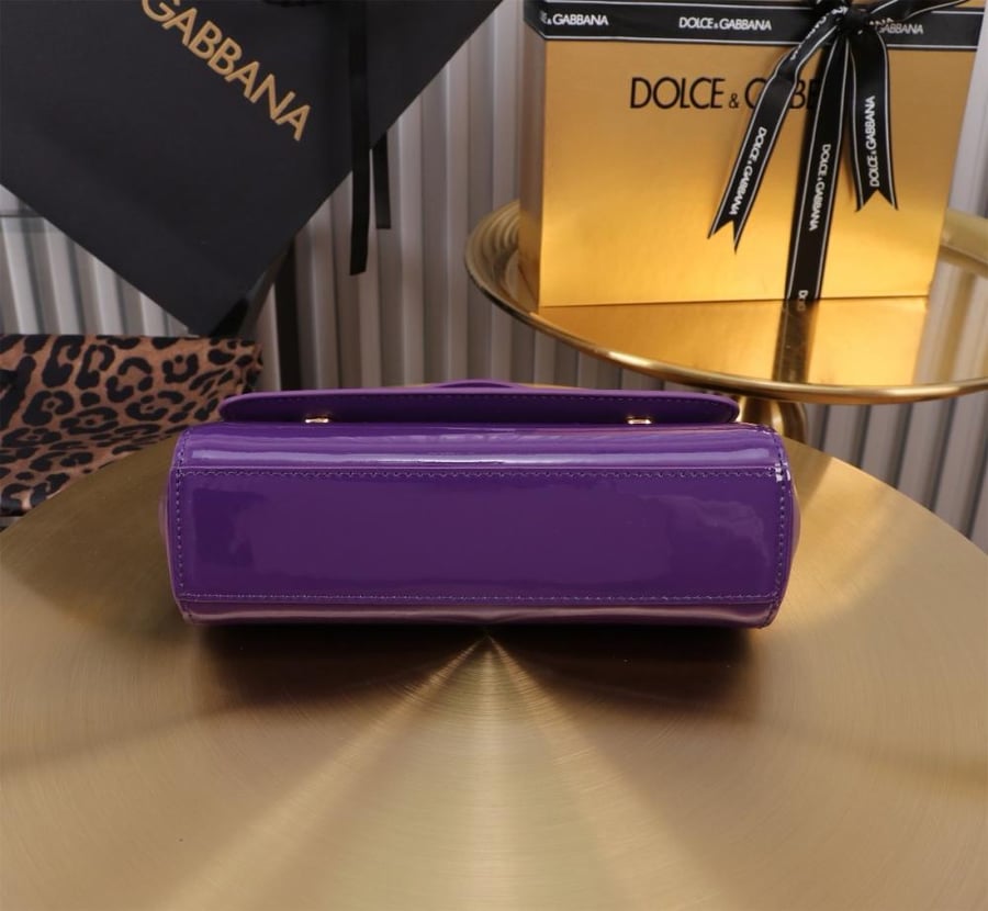 . شنطة دولتشي اند غابانا  Mini Sicily handbag