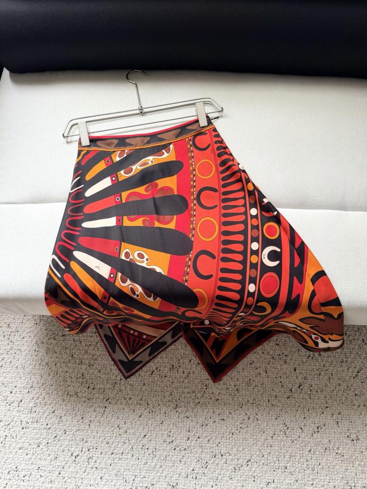 تنورة Pucci