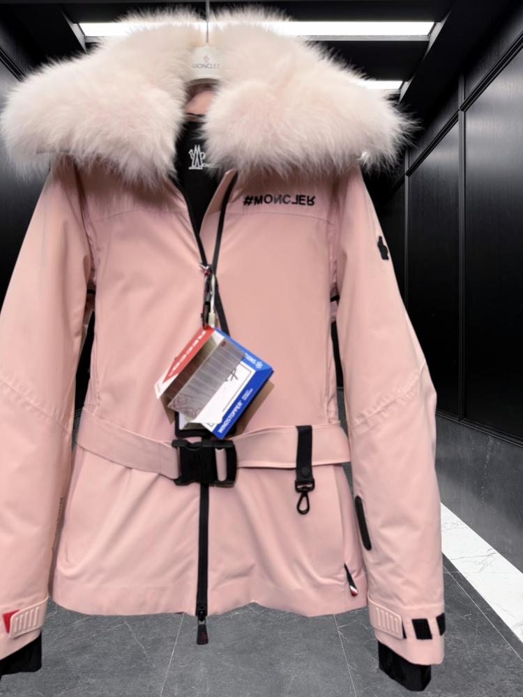 جاكيت Moncler