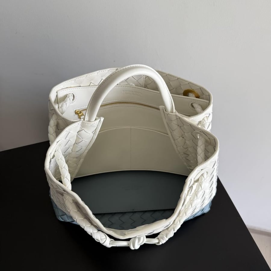 شنطة بوتيغا large Andiamo Bottega