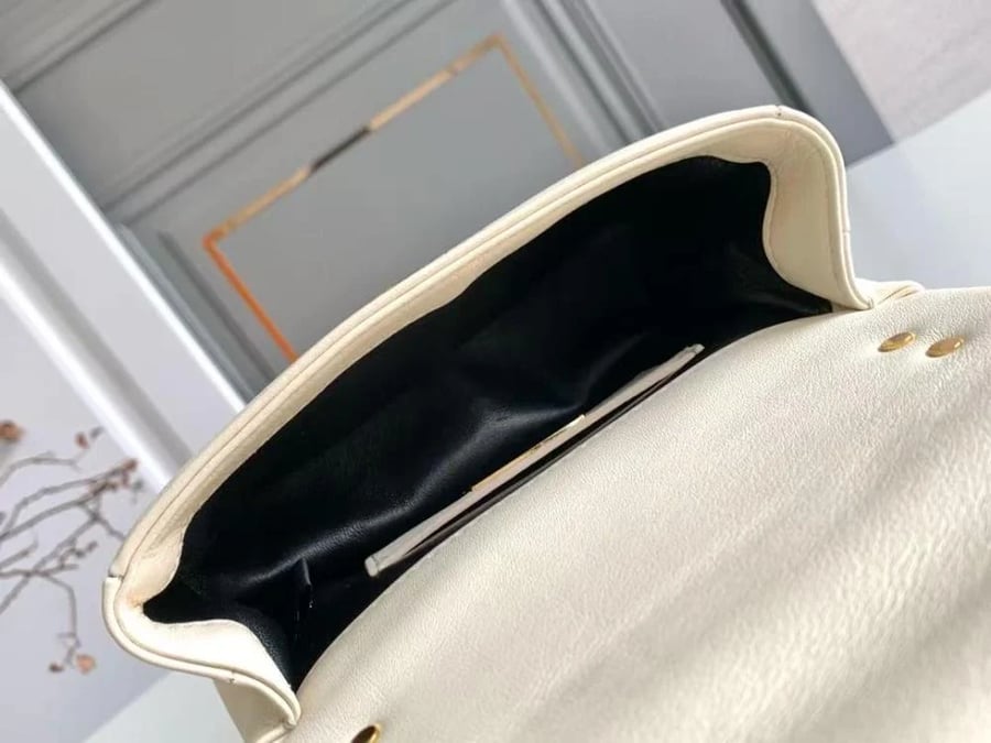 شنطة بولغاري Serpenti Cobochon مقاس 18cm