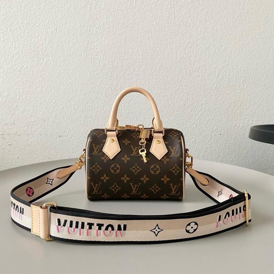 شنطة لويس فيتون Speedy Bandoulière مقاس 20