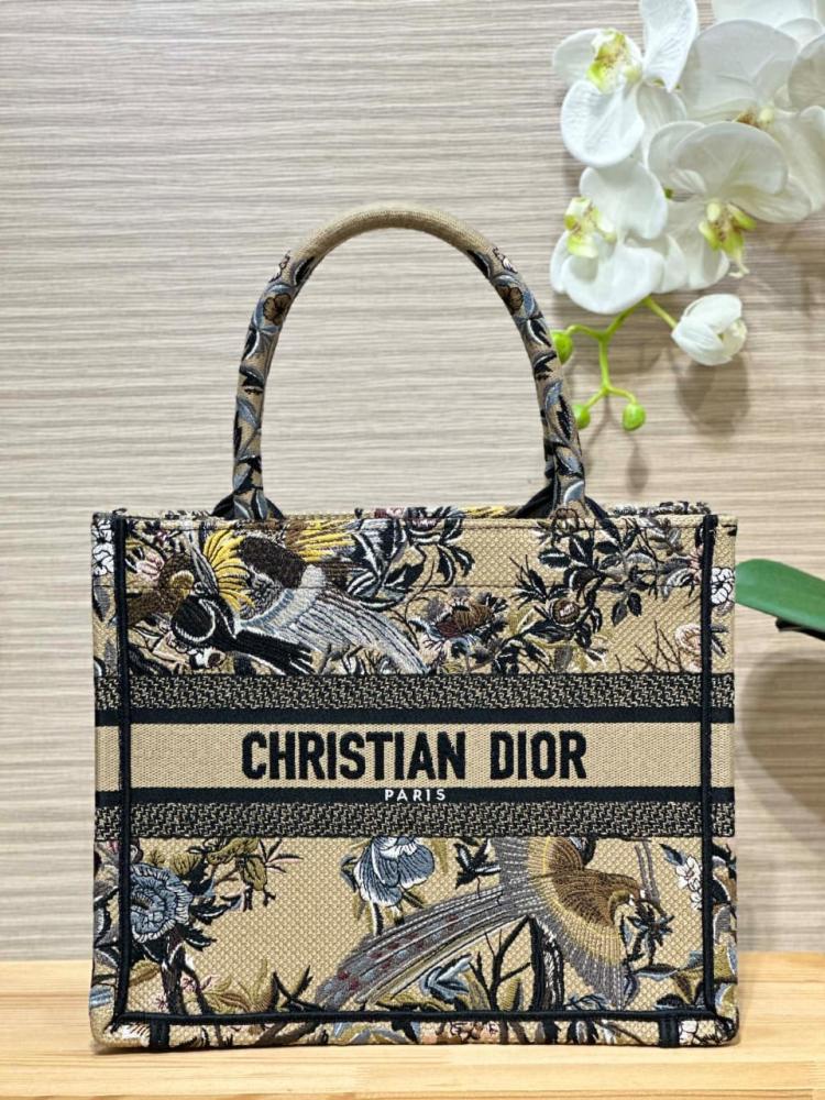 شنطة ديور Small Dior Book Tote مقاس 26.5cm