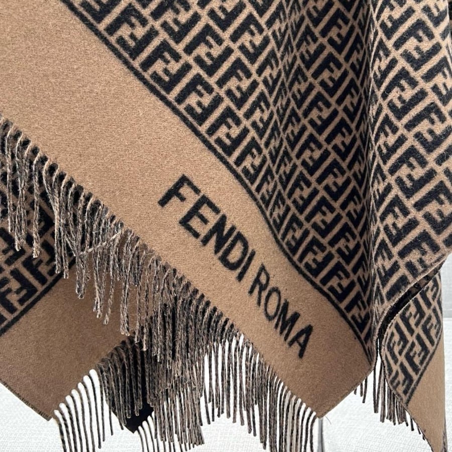 سكارف Fendi