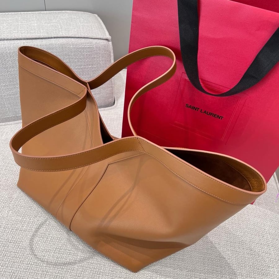 شنطة سان لوران Tote Saint Laurent