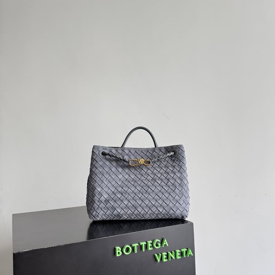 شنطة بوتيغا large Andiamo Bottega